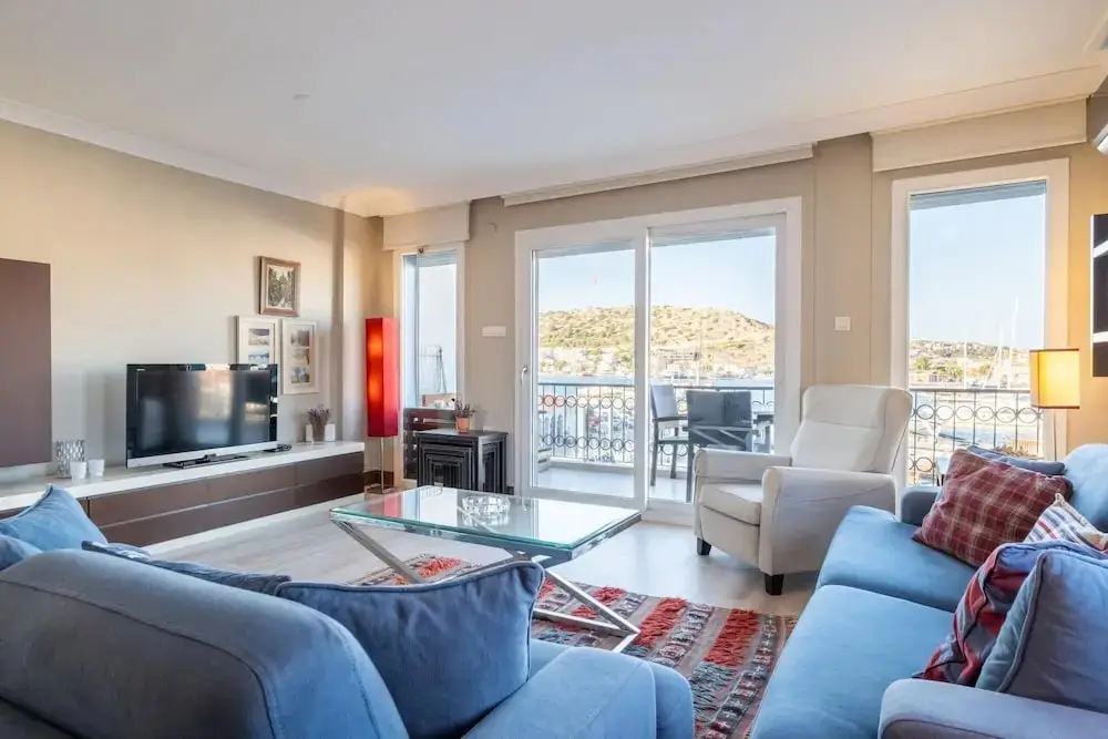 Чешме: Flat w Sea View Balcony 3 min to Cesme Marina