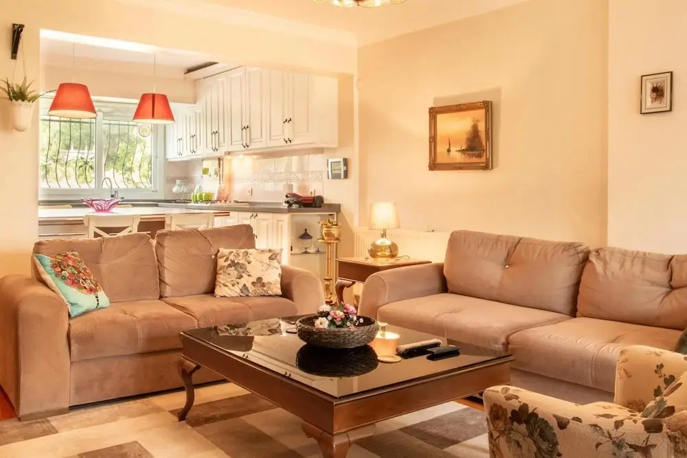 Измир: Spacious Detached House With Garden in Izmir