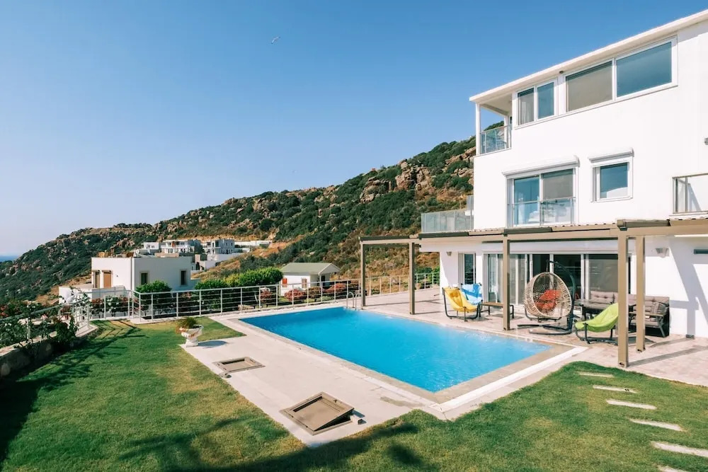 Chic Villa w Patio Pool 3 min to Beach in Bodrum — фото 1