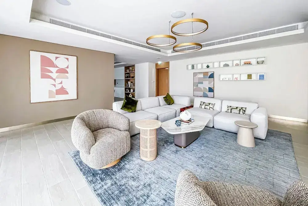 Дубай: Tranquil 2BR Escape in Beach Vista