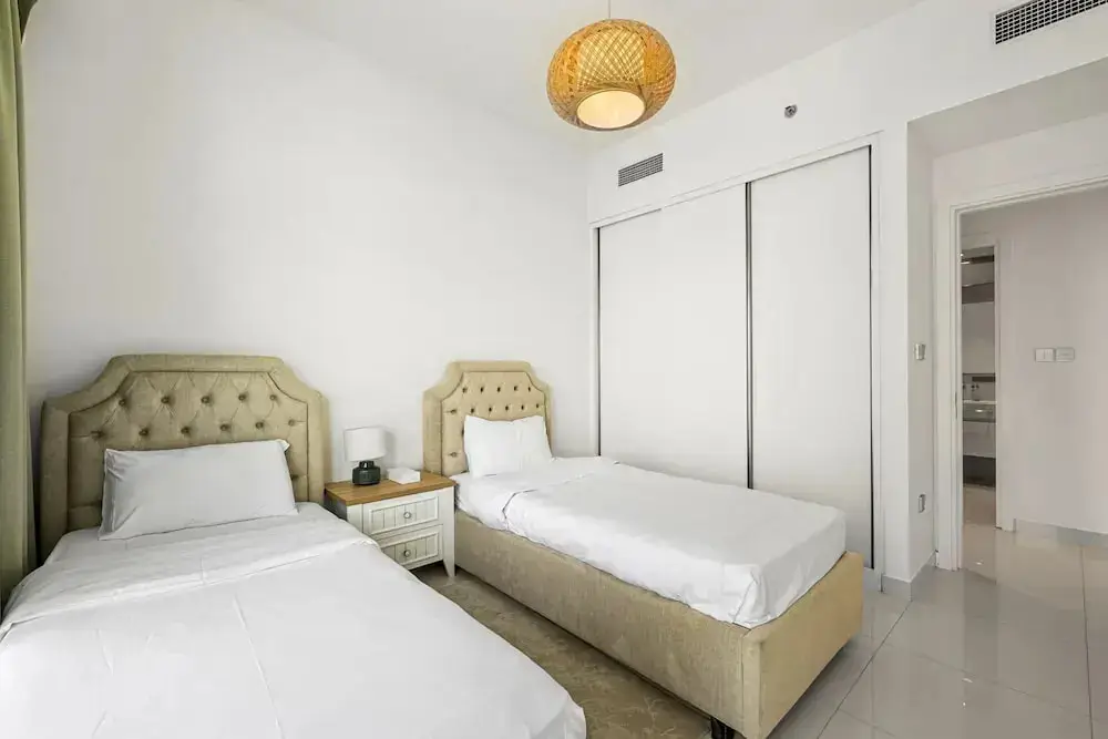 Дубай: Tranquil 2BR Escape in Beach Vista