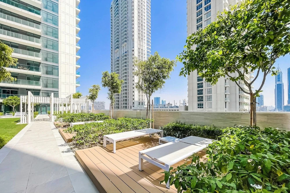Tranquil 2BR Escape in Beach Vista — фото 1