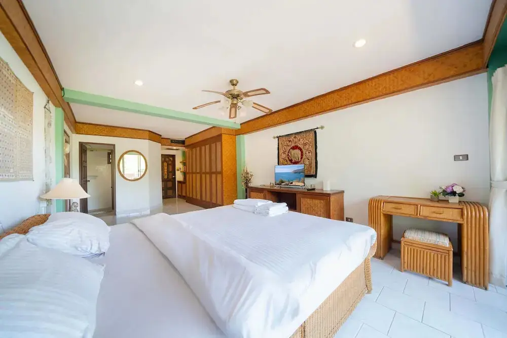 Пхукет: Bougainvillea 3BR Apartment 216 in Kata