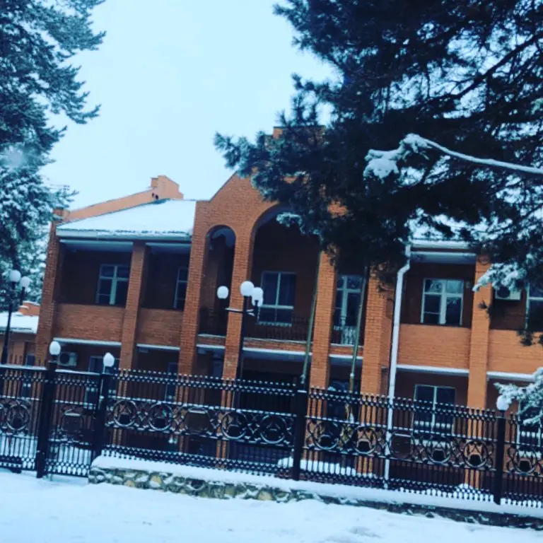 Жирновск: Гостевой дом Изумрудный лес