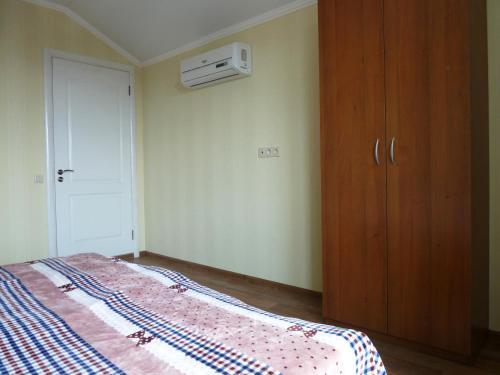 Пятихатки: Guest House Kurortniy 17