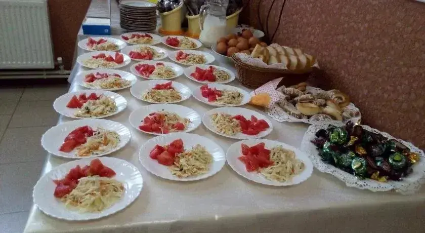 Домбай: Корона