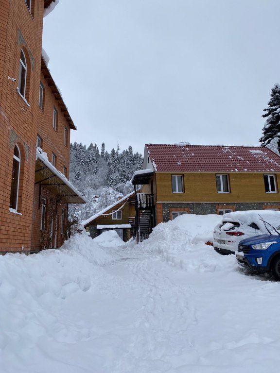 Домбай: Отель Загородный Лотос