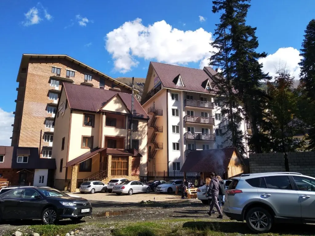 Домбай: Hotel Belyie Nochi