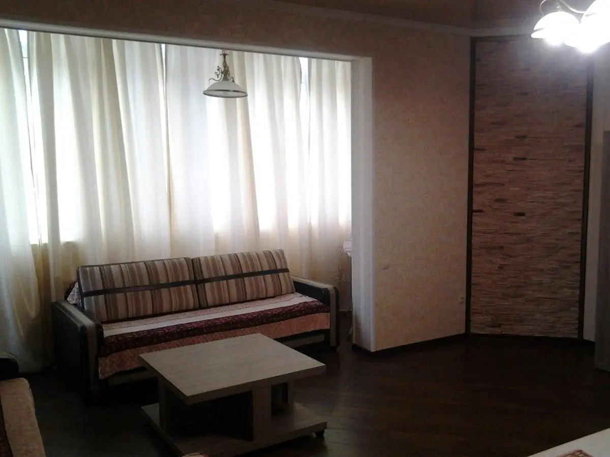 Сочи: Studio on Pervomaiskaya 11