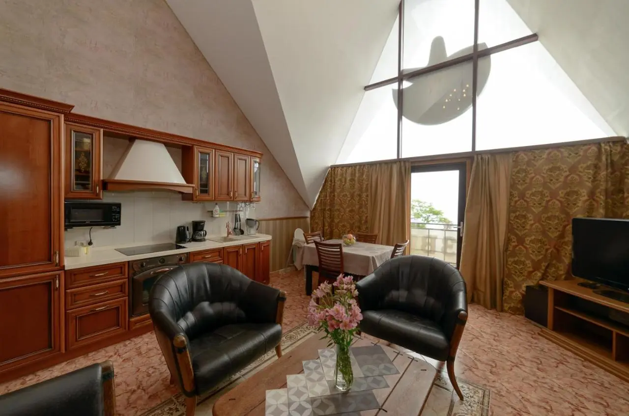 Адлер: Penthouse South Star