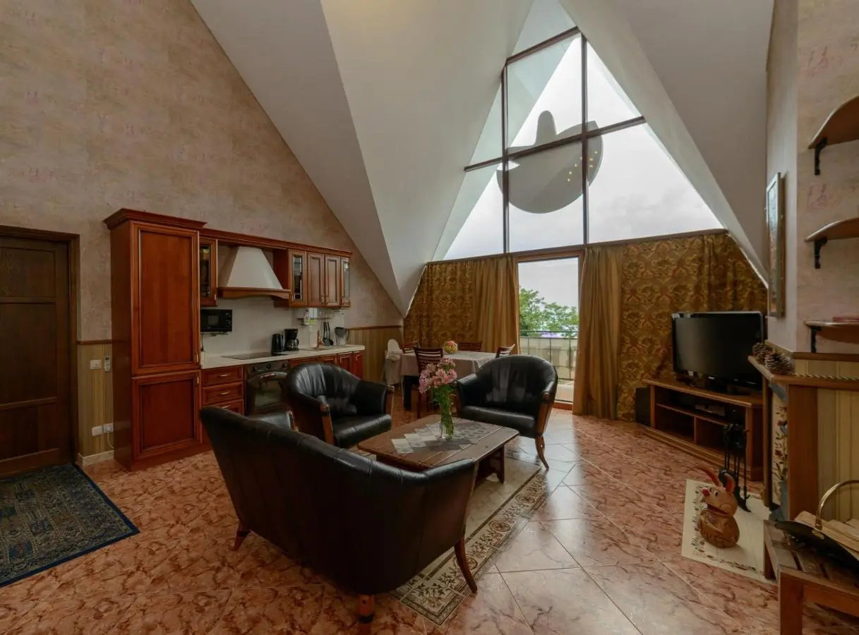 Адлер: Penthouse South Star