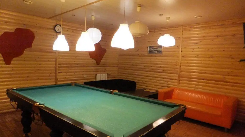 Девица: Меблированные комнаты Angel Inn