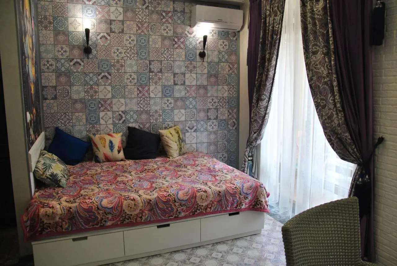 Эсто-Садок: V Indiyskom stile Apartment