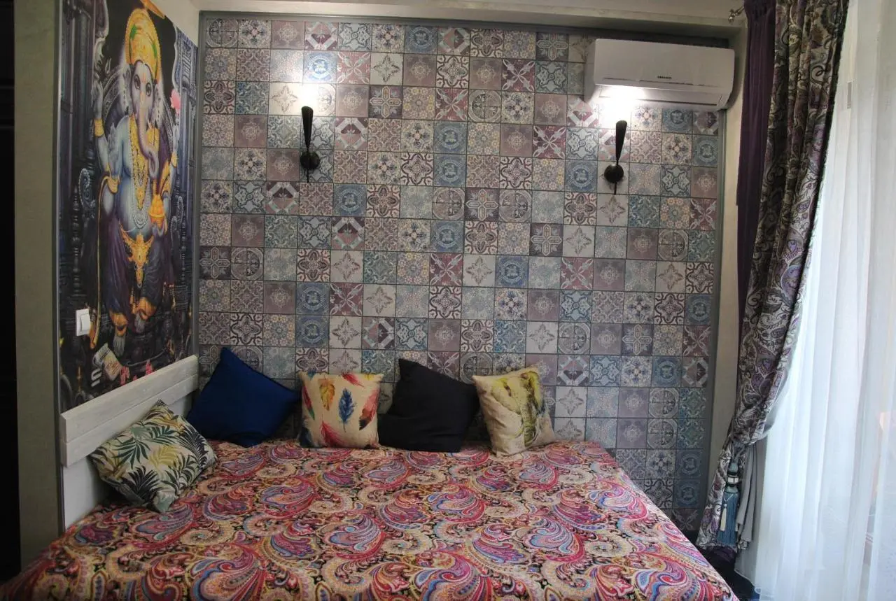Эсто-Садок: V Indiyskom stile Apartment