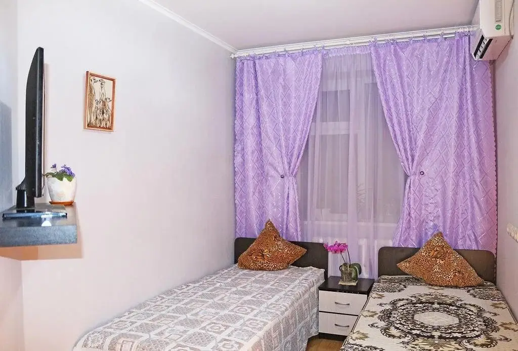 Анапа: Guest House on Ulitsa Tolstogo
