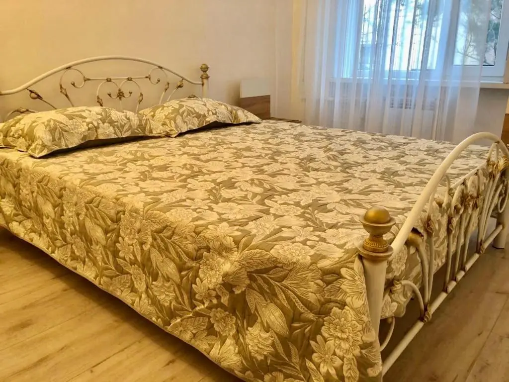 Геленджик: 2-х комнатная квартира недалеко от моря