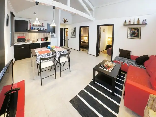 Великий Новгород: Berloga Apartments