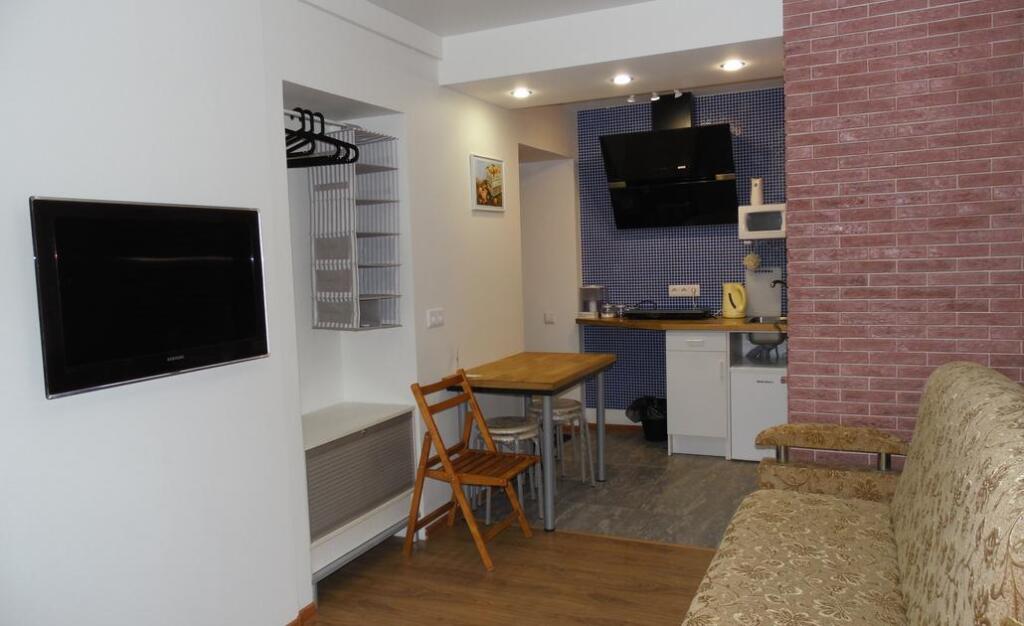 Екатеринбург: ApartUnit (АпартЮнит) на улице Челюскинцев