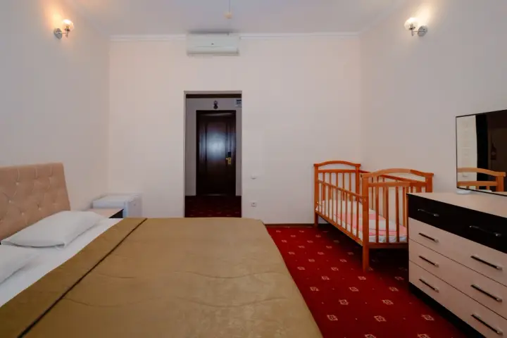 Ольгинка: Отель Кипарис