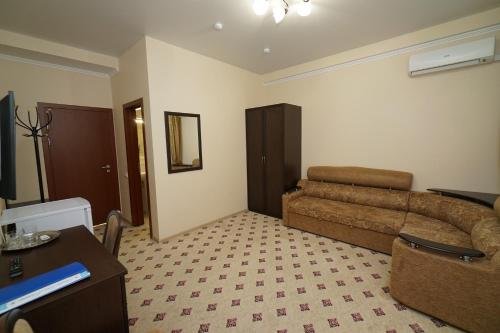 Небуг: Guest House Oksana