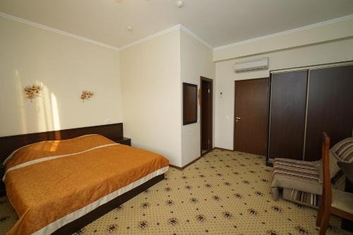 Небуг: Guest House Oksana