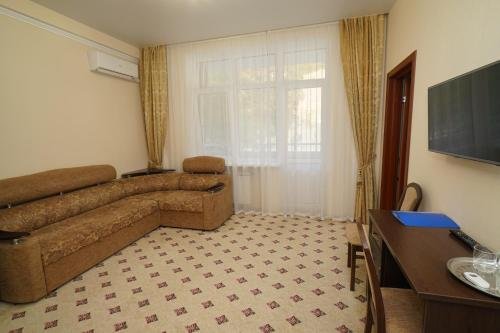 Небуг: Guest House Oksana