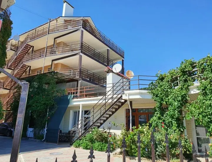 Орджоникидзе: Katrin Hotel