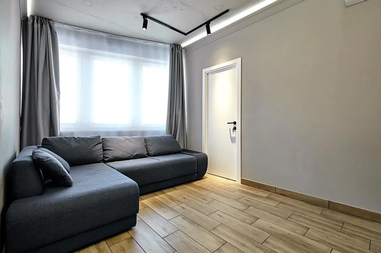 Краснодар: Просторная квартира в стиле LOFT в тёплых тонах