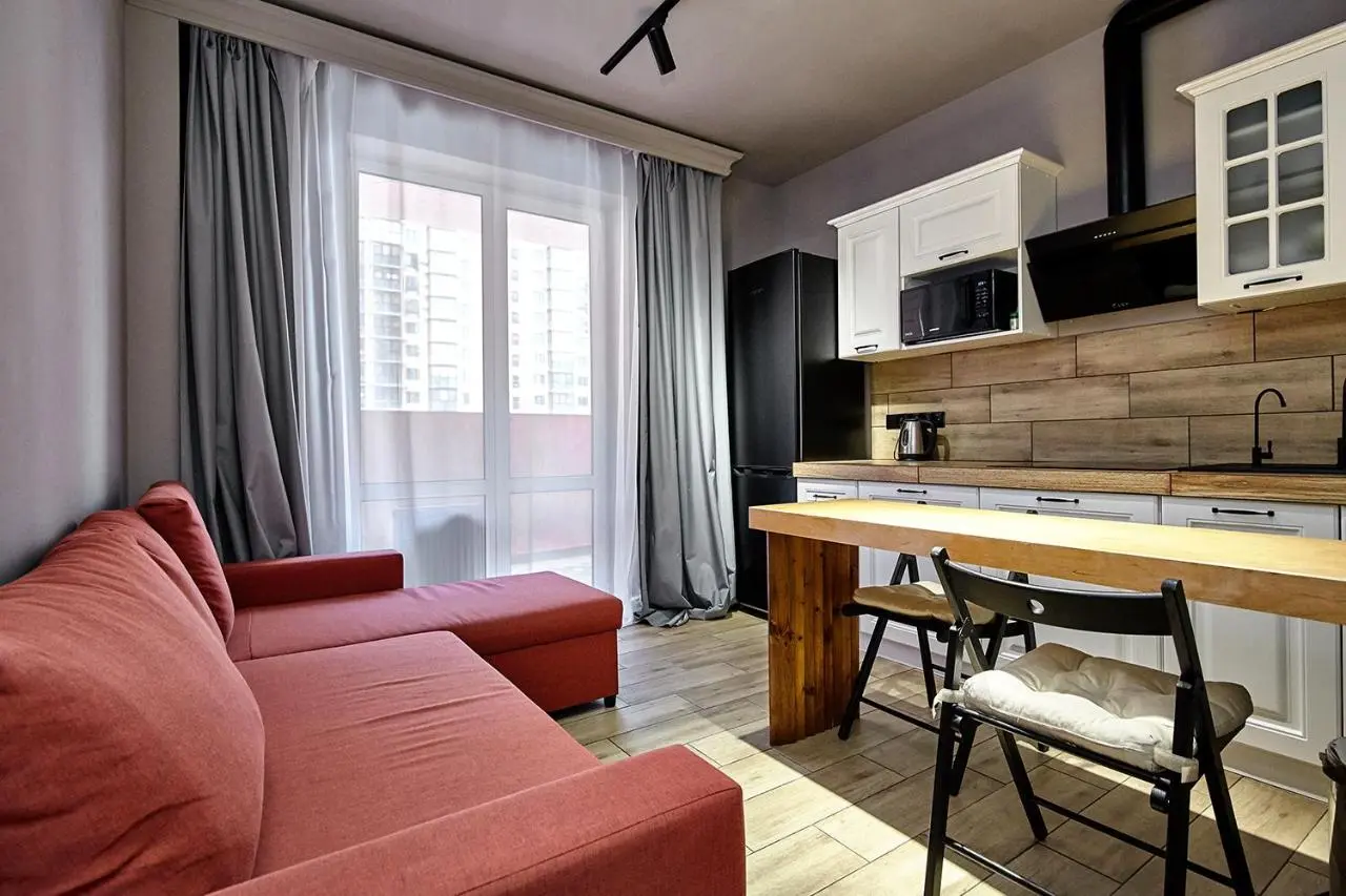 Краснодар: Просторная квартира в стиле LOFT в тёплых тонах
