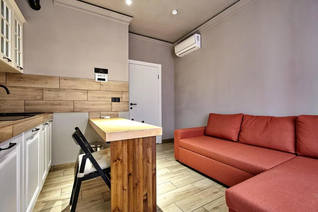 Краснодар: Просторная квартира в стиле LOFT в тёплых тонах