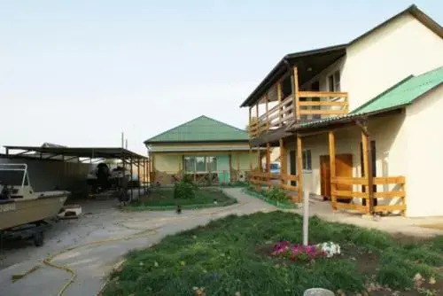 Кировский: Guest House Chistiy Bereg