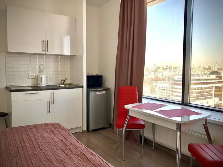 Екатеринбург: Allen Park in Radius - Bjudzhetnyj mini-apartament s sobstvennoj vannoj komnatoj