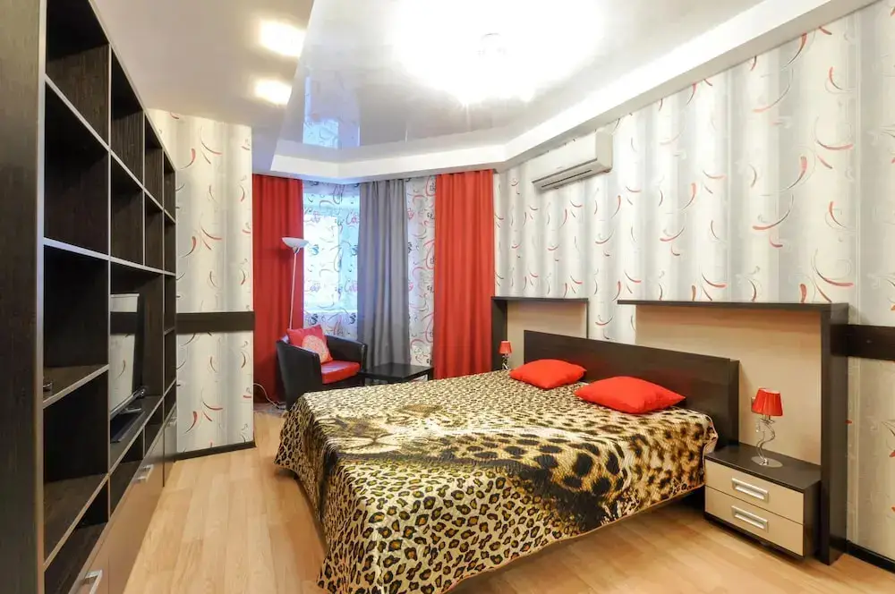 Екатеринбург: Marin Dom na Surikova 53a