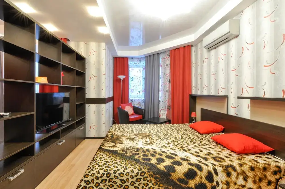 Екатеринбург: Marin Dom na Surikova 53a