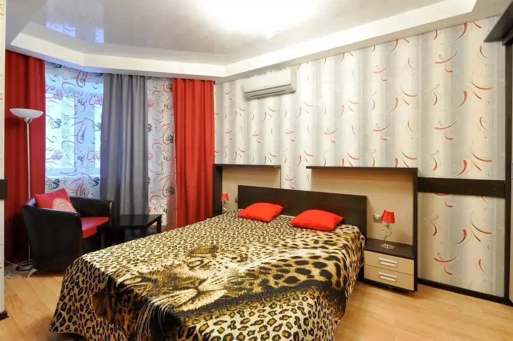 Екатеринбург: Marin Dom na Surikova 53a