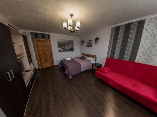 Екатеринбург: Apartment on 8 Marta 80