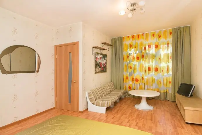 Екатеринбург: Apartment on Blyukhera