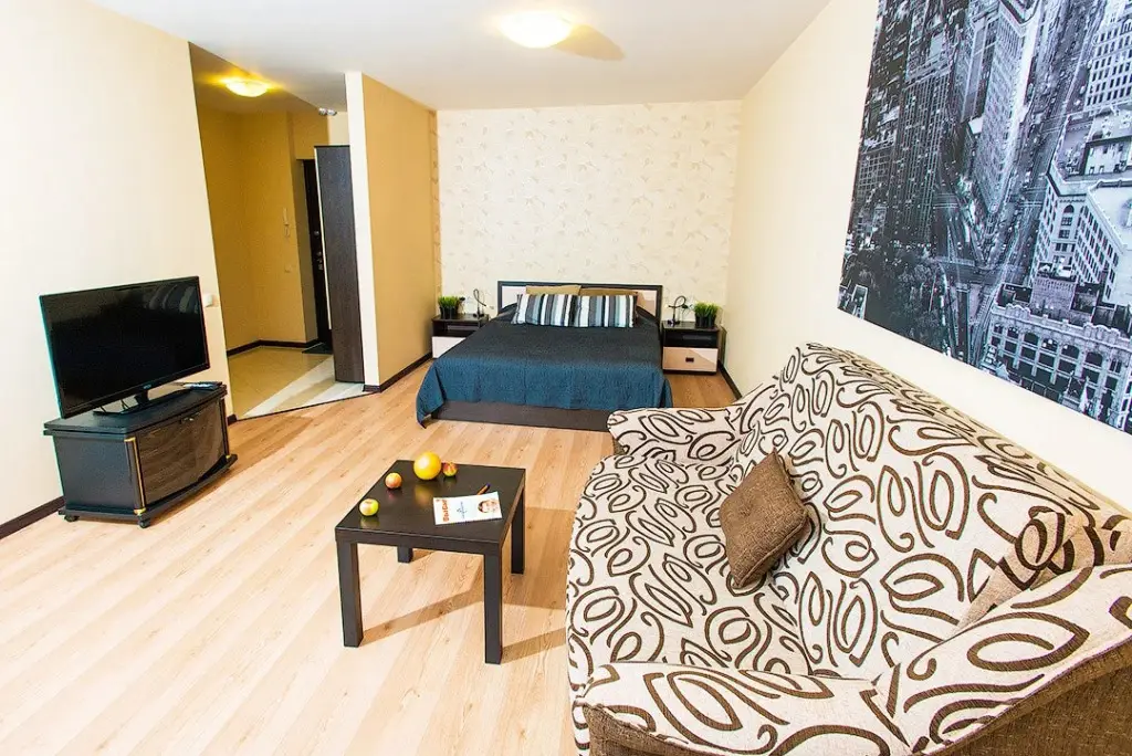 Екатеринбург: Etazhi 3. Aviatsionnaja – Schorsa – Tsiolkovskogo - 8 marta – Sojuznaja - Chapaeva