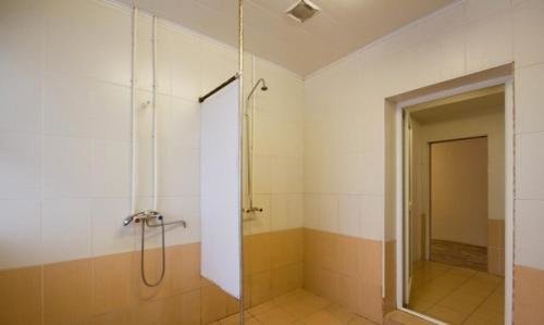 Екатеринбург: Guest House on Studencheskaya 24