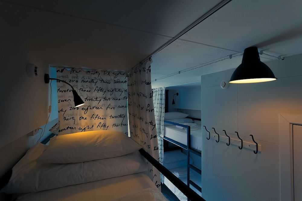 Екатеринбург: Hotel and Hostel Live