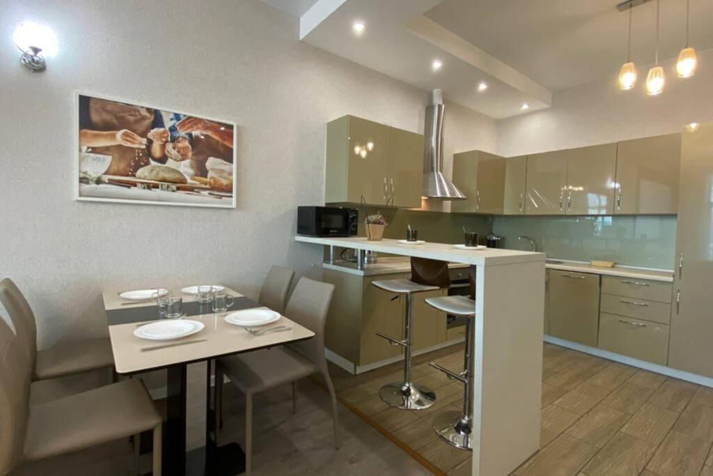 Сочи: Penthouse 24th fl: Home theatre, 2BR, SeaView balcony