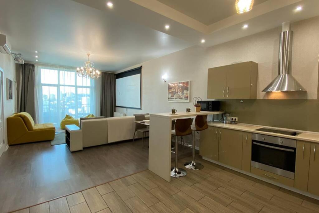 Сочи: Penthouse 24th fl: Home theatre, 2BR, SeaView balcony