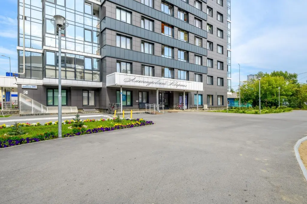 Екатеринбург: RentHouse (РентХаус) на Белинского 177А корпус 3