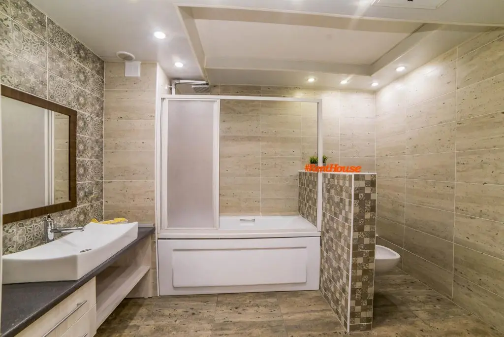 Екатеринбург: RentHouse (РентХаус) на Белинского 108
