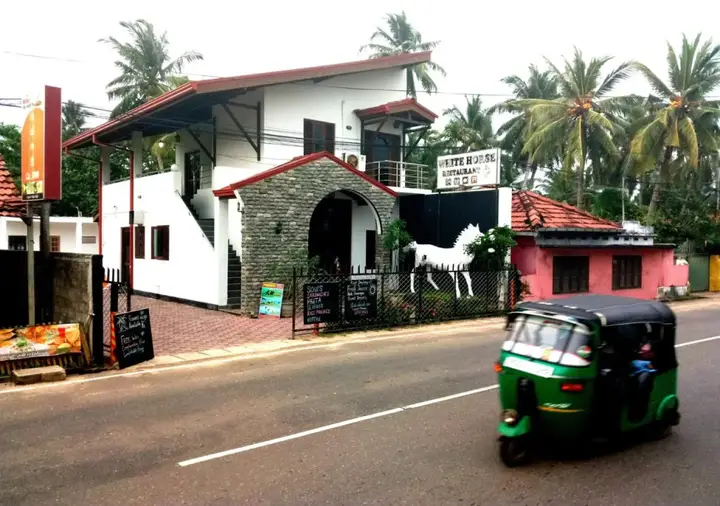 Таларамба: White Horse Guest House