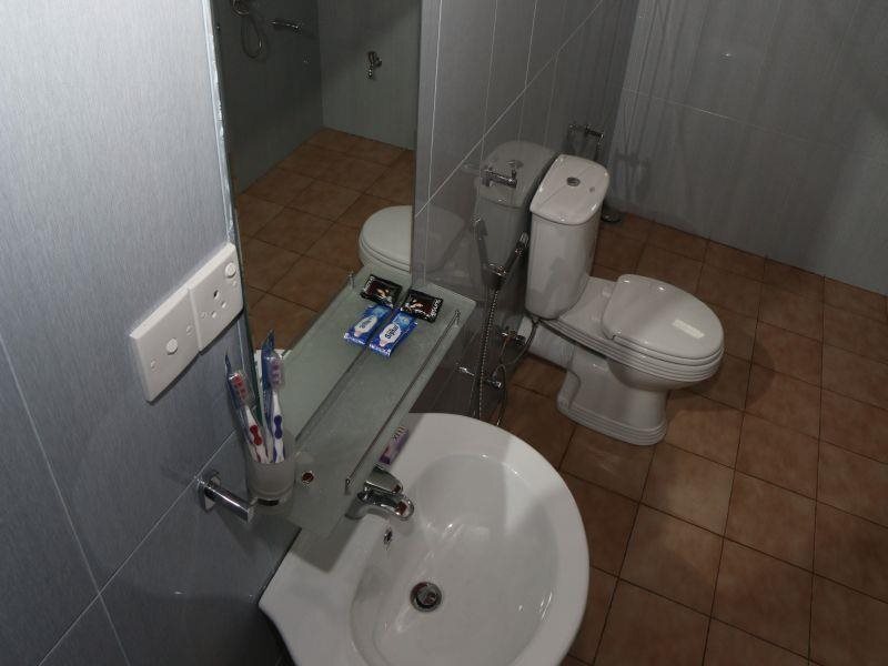 Эмбилипития: Tharusha White House Hotel