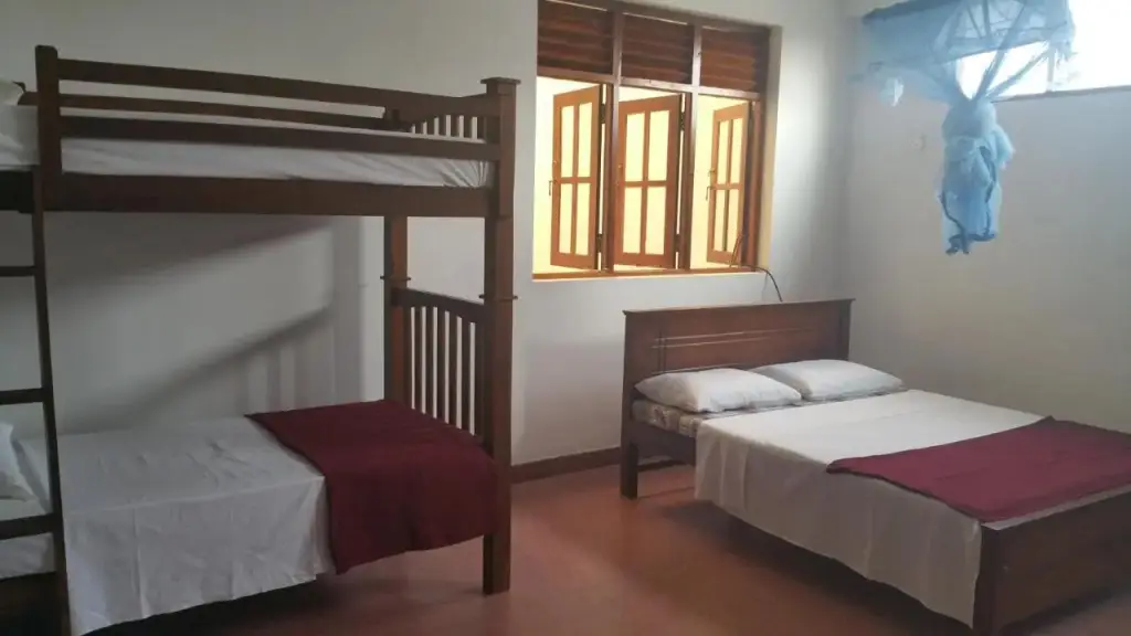 Гора Lavinia: Hitchhike Backpackers