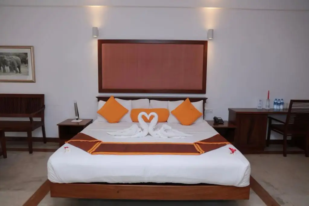 Хиккадува: Refresh Hotel