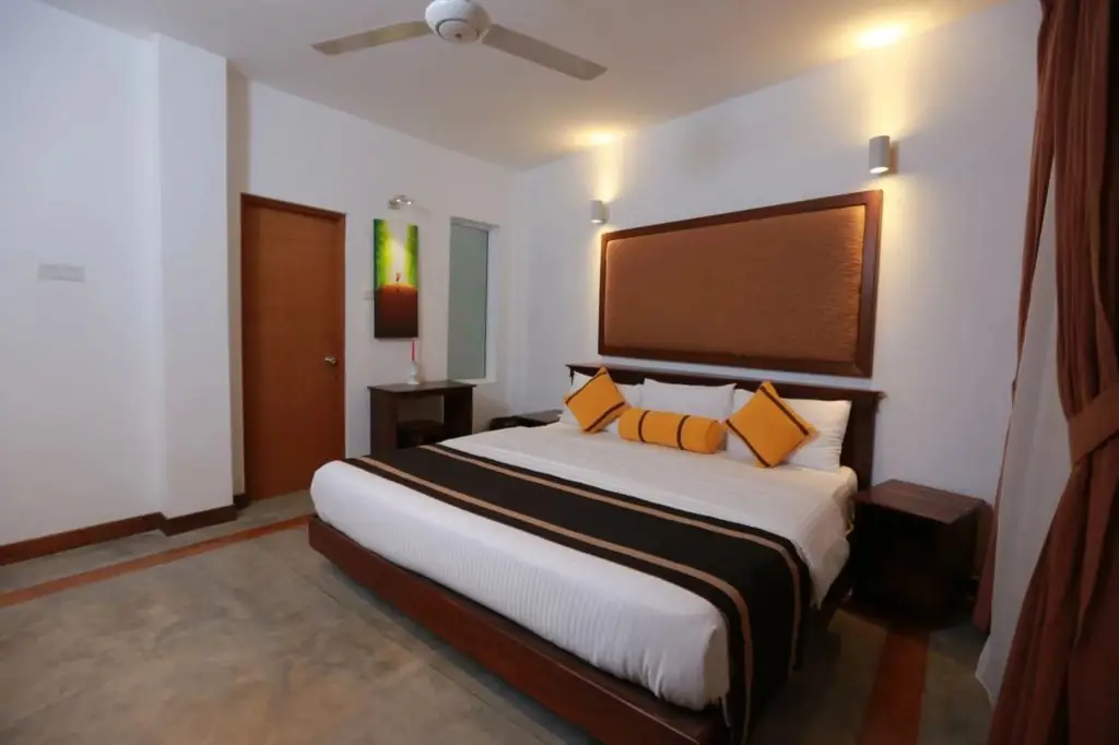 Хиккадува: Refresh Hotel