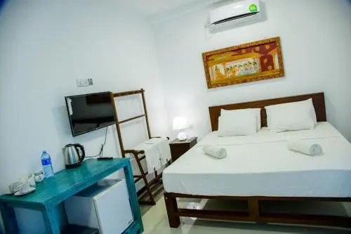 Хиккадува: Doors Guest House & Cafe